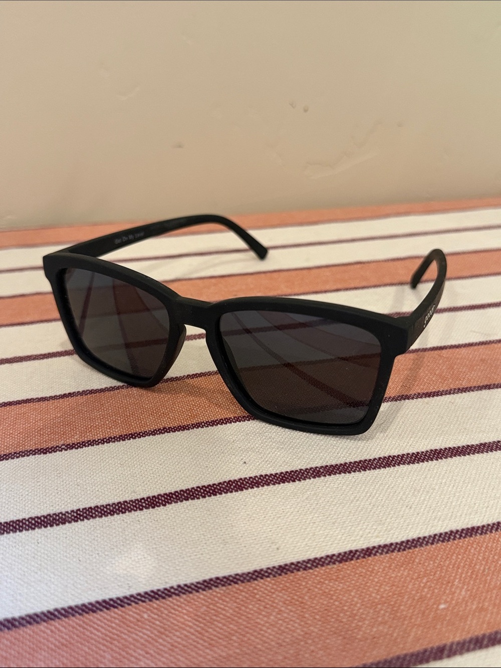 Women's Black Square Sunglasses - Classic UV Protection